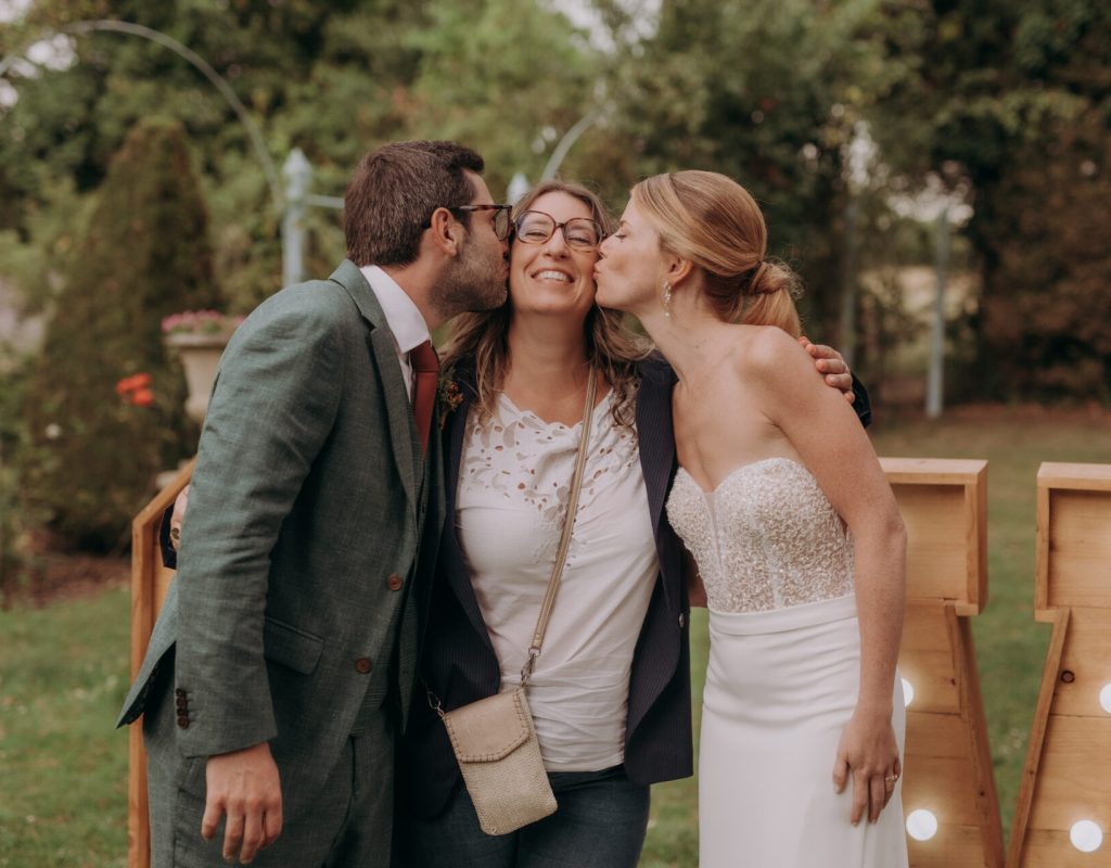 Des mariés heureux